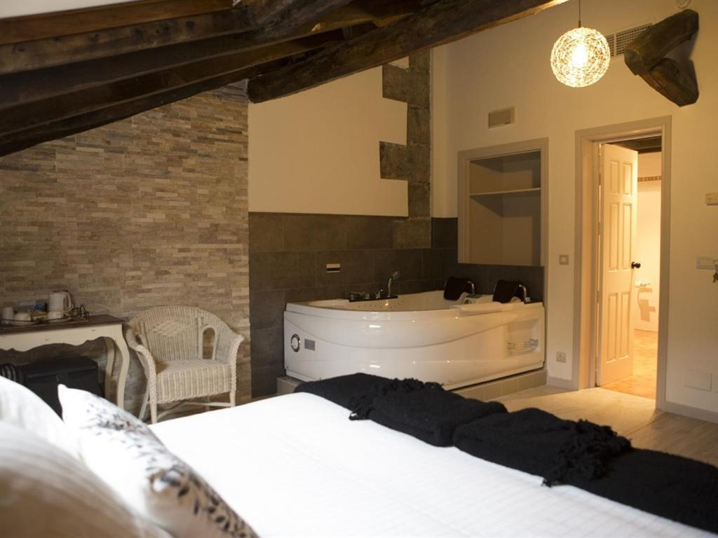 Akla Hotel Palacio Torre De Ruesga Calseca Bagian luar foto